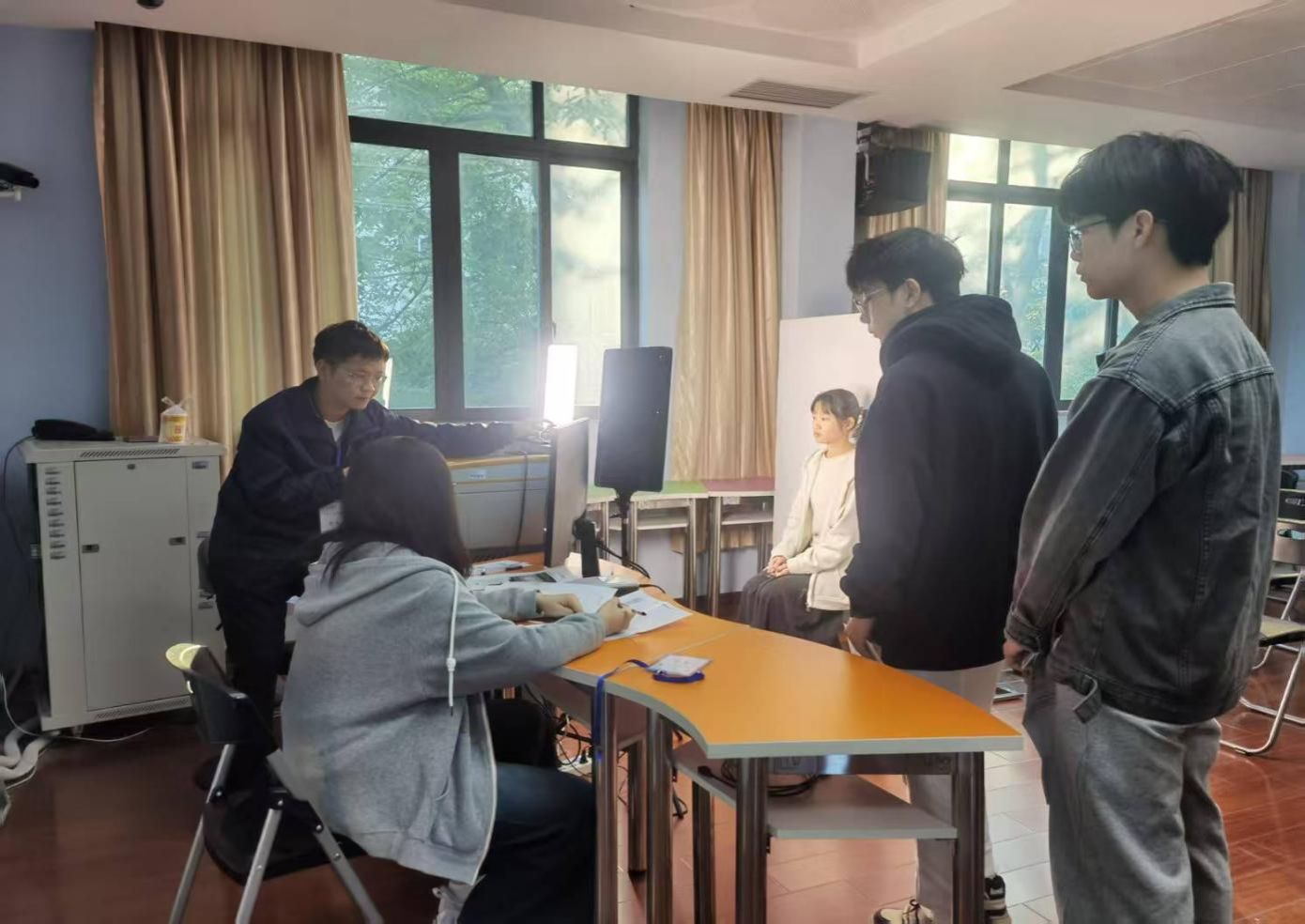 017e0894d2eb8b0a7e1a63bf702d6db