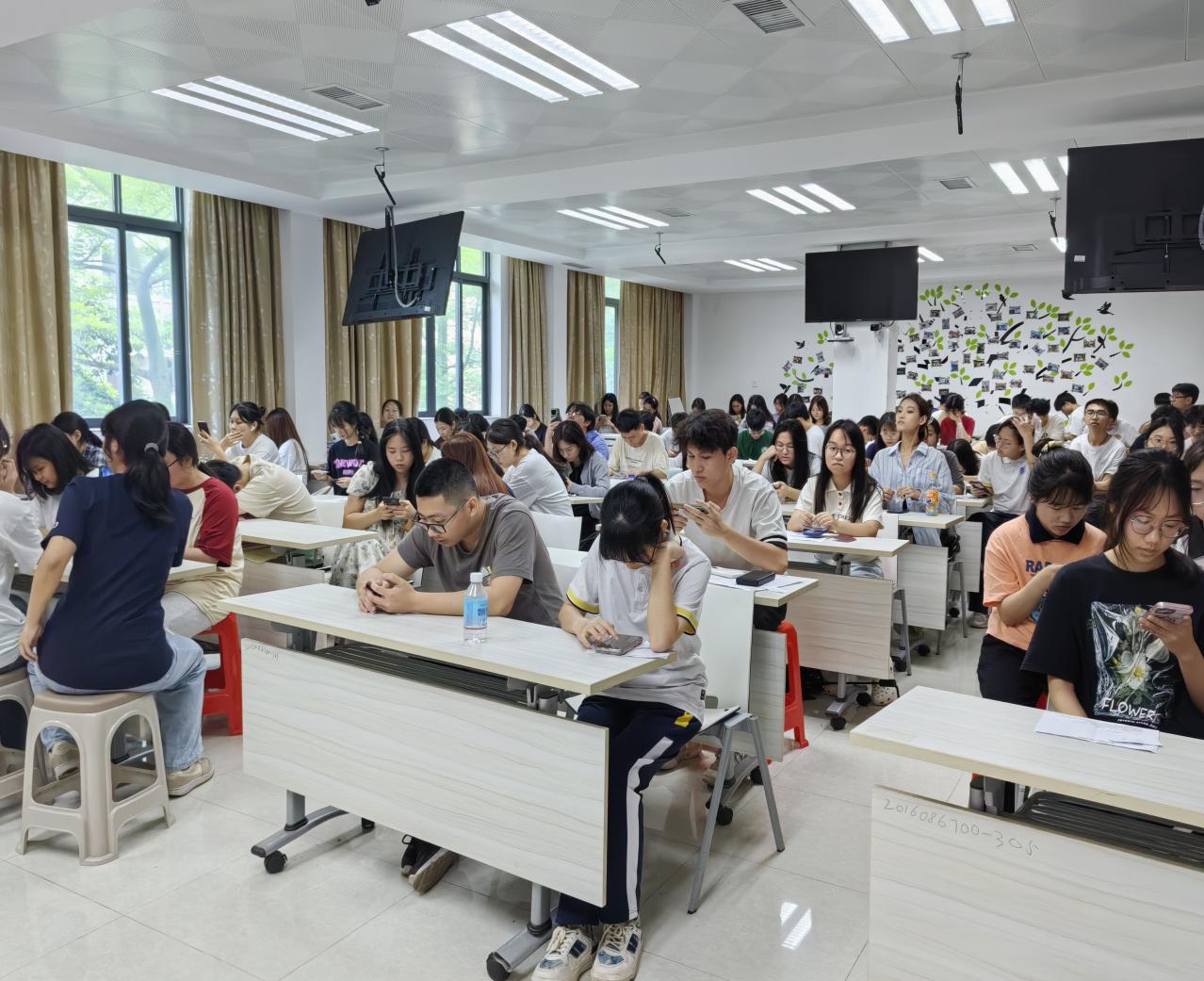 1944fb70bf727645f96f251ba5af582